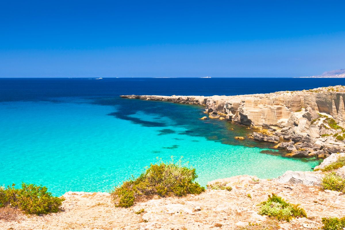 Favignana: un paradiso mediterraneo tra storia, natura e gusto